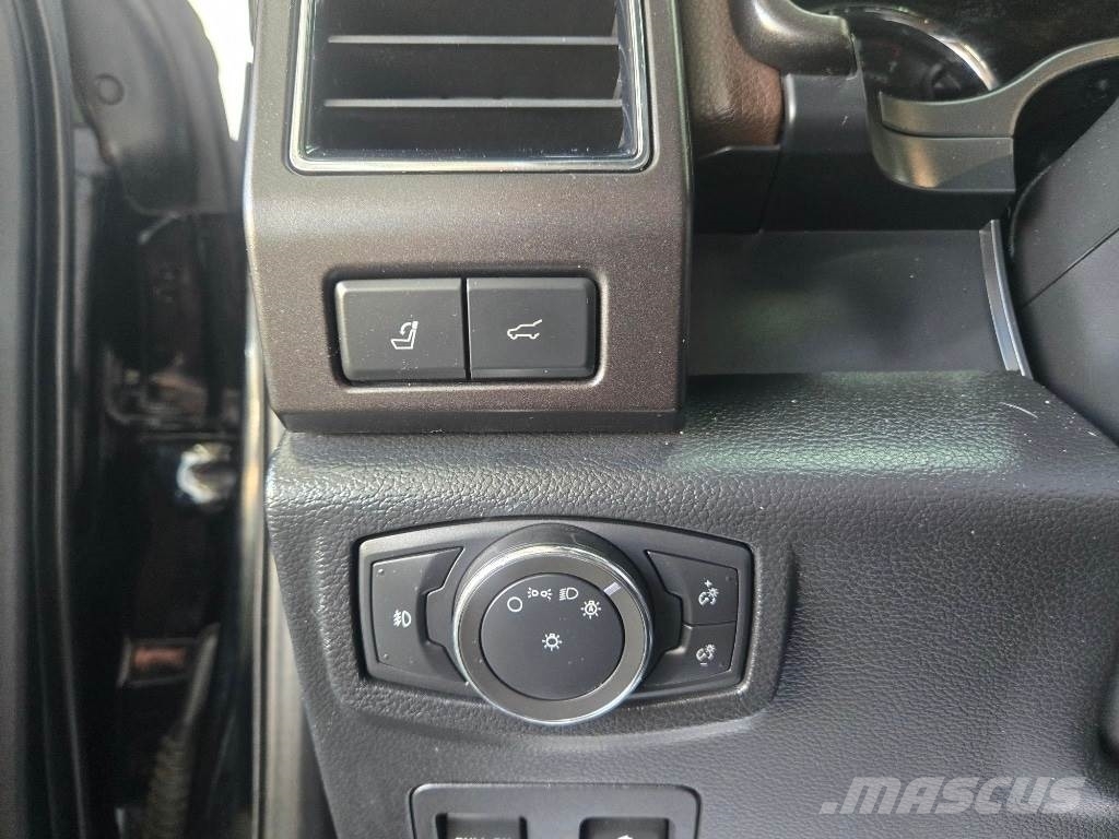 Ford Expedition Max Auto's