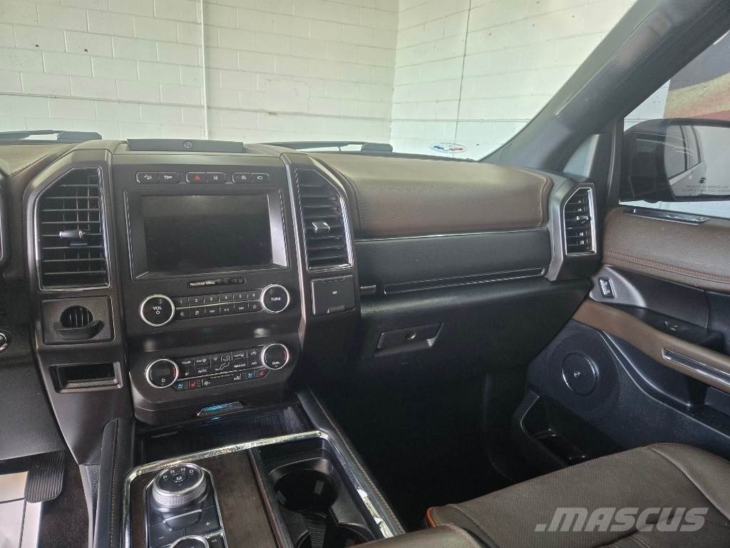 Ford Expedition Max Auto's