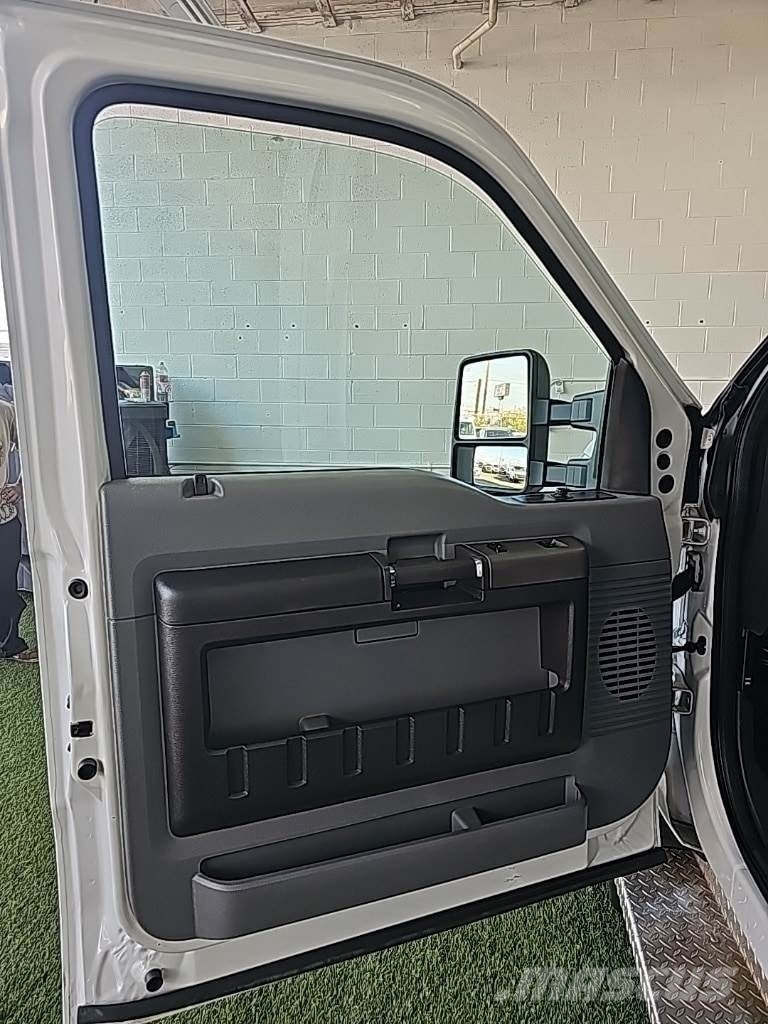 Ford F-450 Chassis شاحنات خفيفة/مفصلية الجوانب