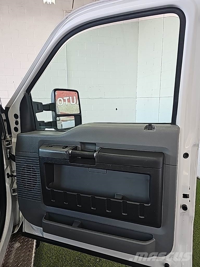 Ford F-450 Chassis شاحنات خفيفة/مفصلية الجوانب