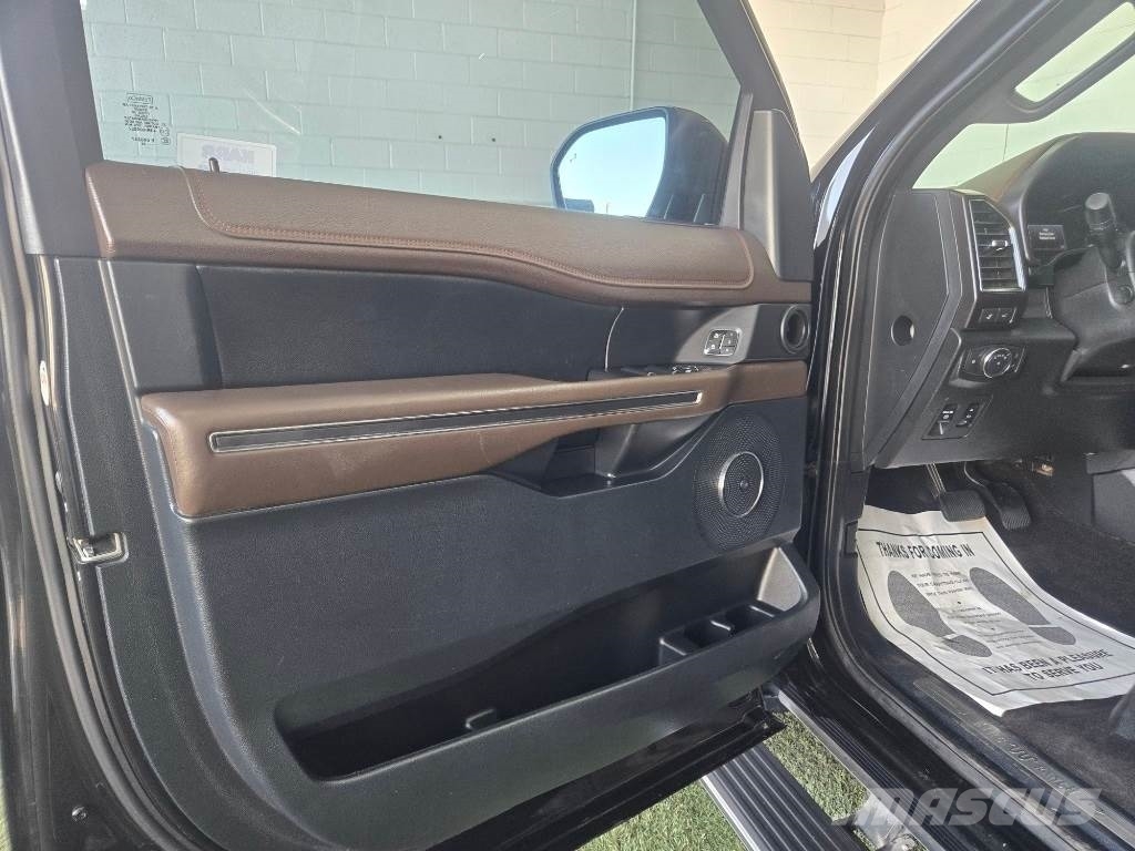 Ford Expedition Max Auto's