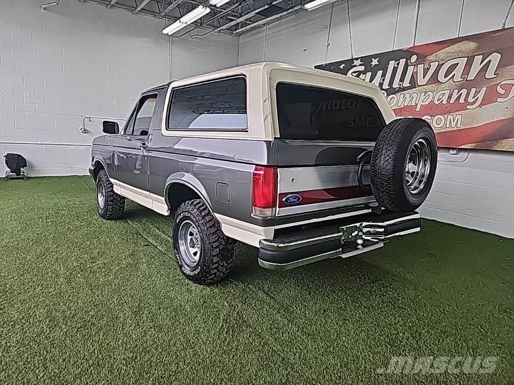 Ford Bronco 자동차