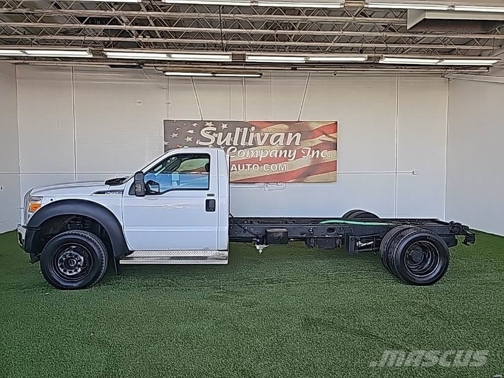 Ford F-450 Chassis شاحنات خفيفة/مفصلية الجوانب