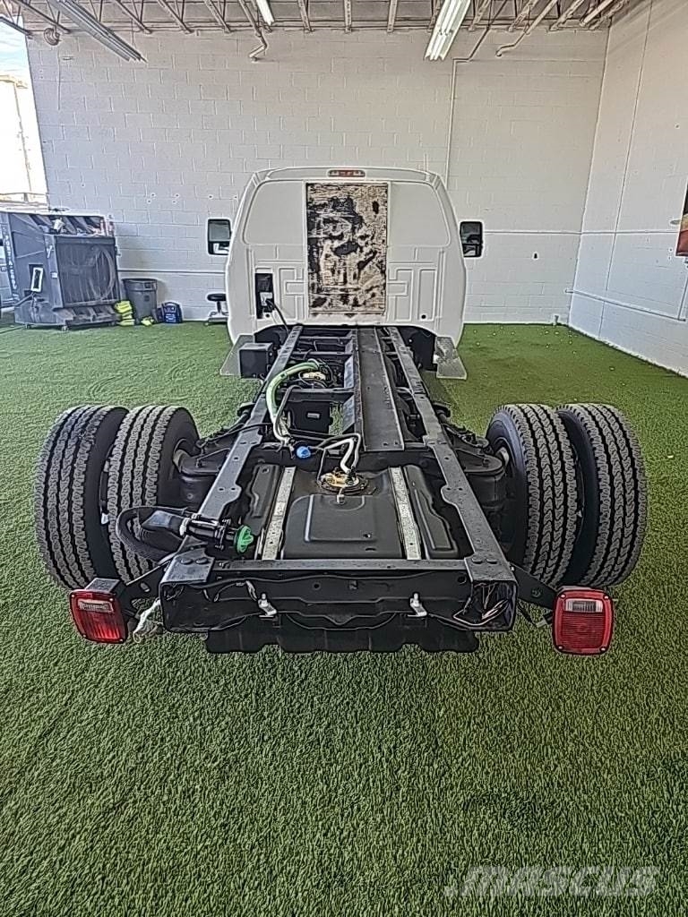 Ford F-450 Chassis شاحنات خفيفة/مفصلية الجوانب