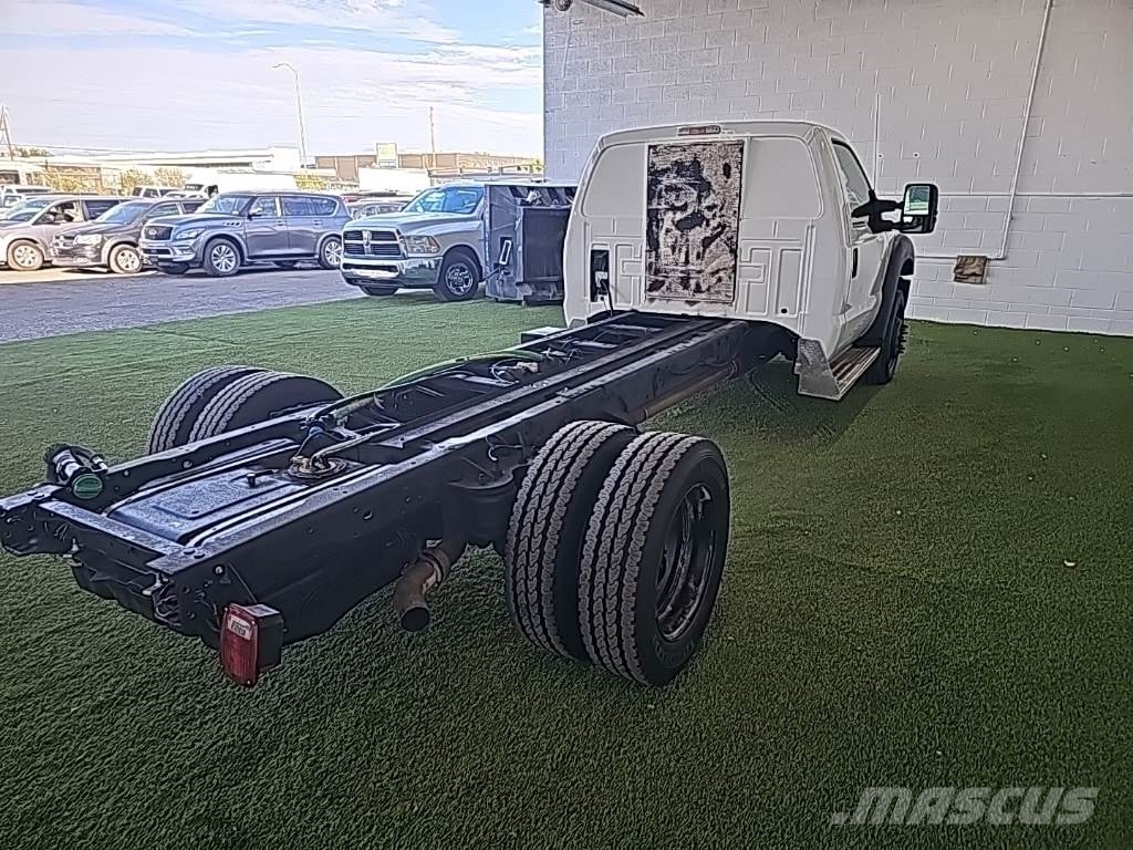 Ford F-450 Chassis شاحنات خفيفة/مفصلية الجوانب
