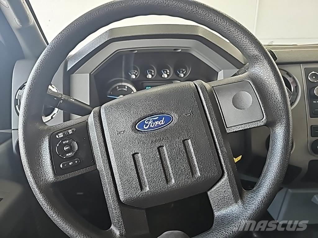 Ford F-450 Chassis شاحنات خفيفة/مفصلية الجوانب