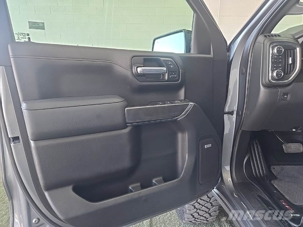 GMC Sierra 1500 شاحنات خفيفة/مفصلية الجوانب
