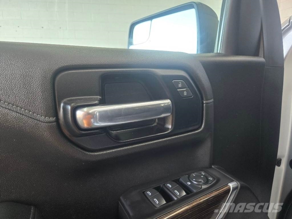 GMC Sierra 1500 شاحنات خفيفة/مفصلية الجوانب