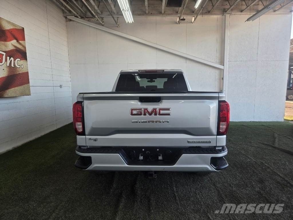 GMC Sierra 1500 شاحنات خفيفة/مفصلية الجوانب