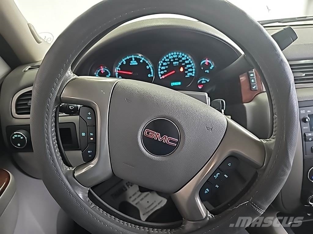 GMC Yukon Автомобілі
