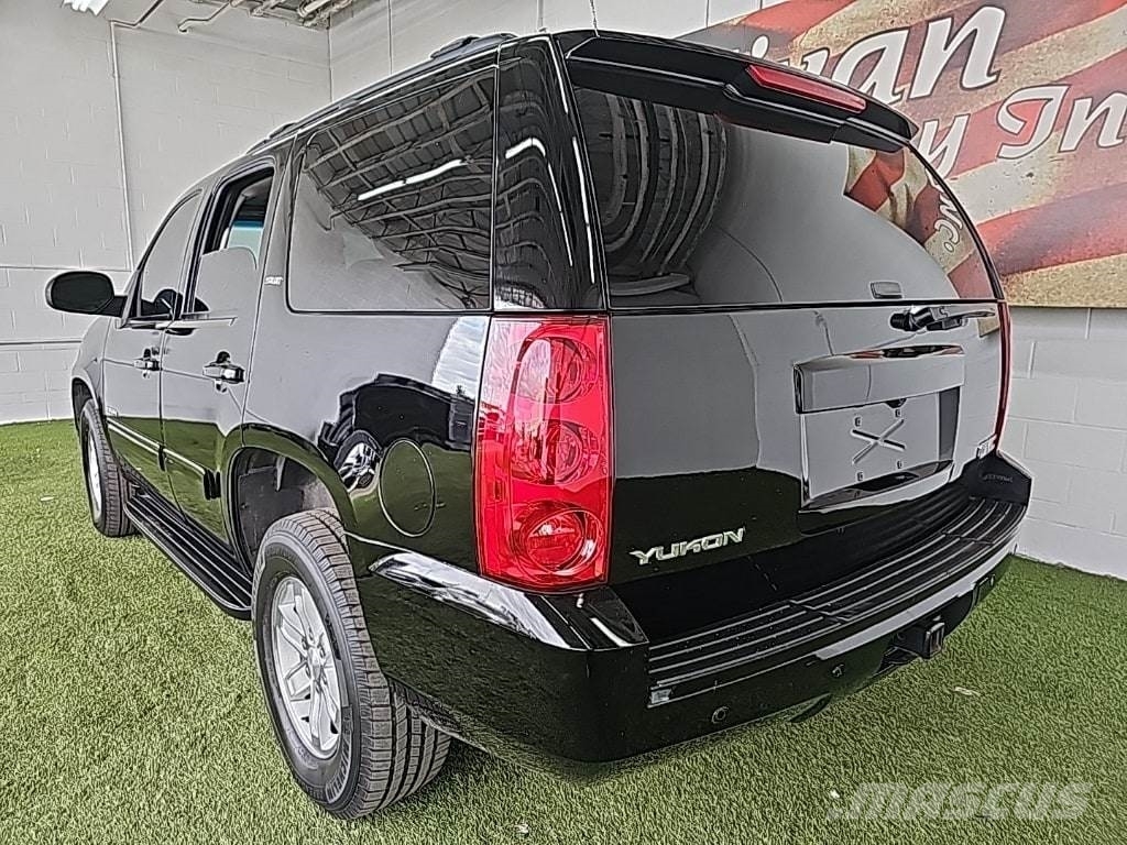 GMC Yukon Автомобілі