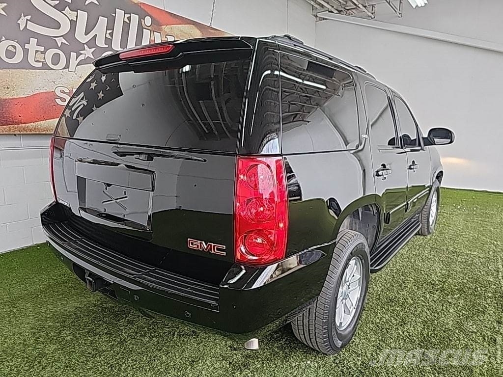 GMC Yukon Автомобілі