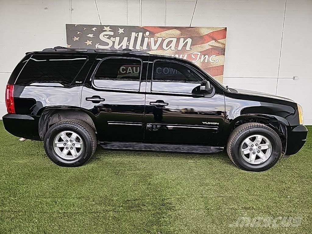 GMC Yukon Автомобілі