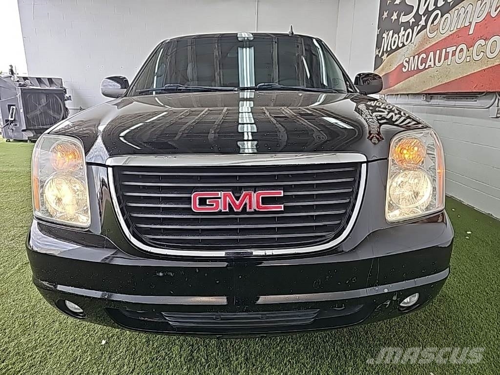 GMC Yukon Автомобілі