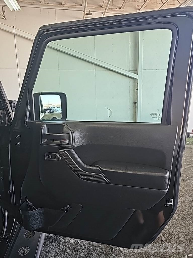 Jeep Wrangler JK Unlimited Otomobiller