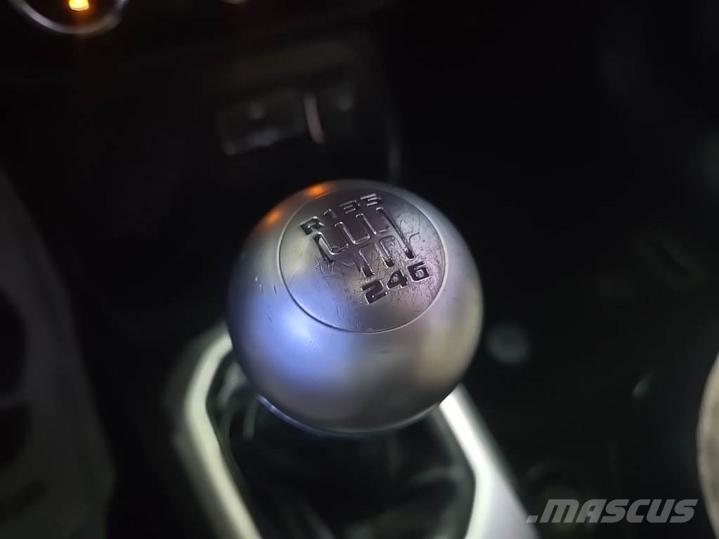 Jeep Renegade سيارات