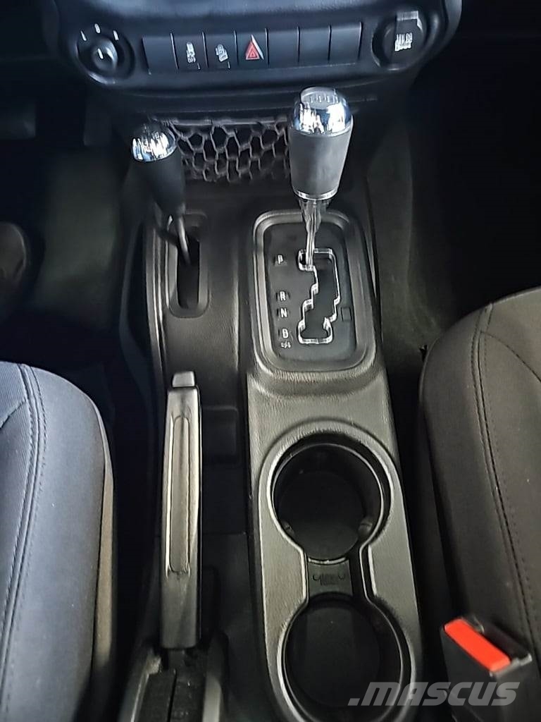 Jeep Wrangler JK Unlimited Otomobiller