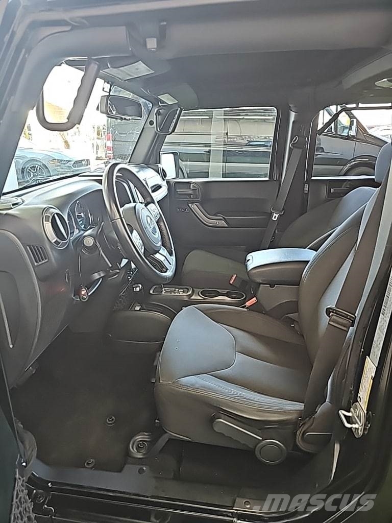 Jeep Wrangler JK Unlimited Otomobiller