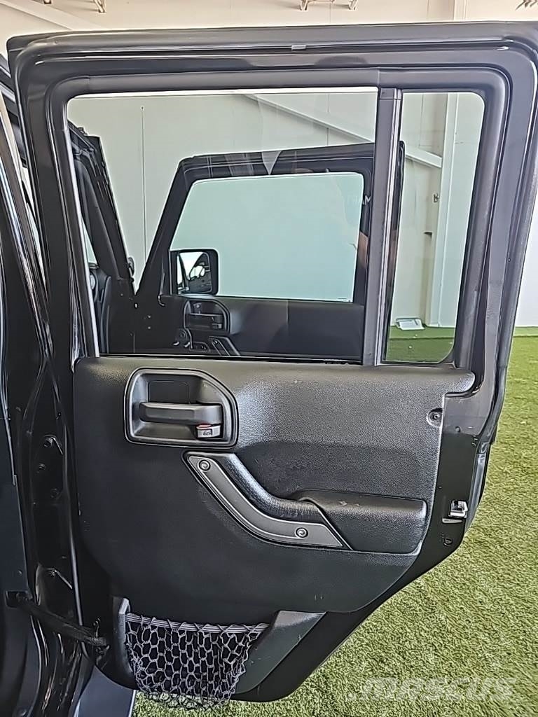 Jeep Wrangler JK Unlimited Otomobiller