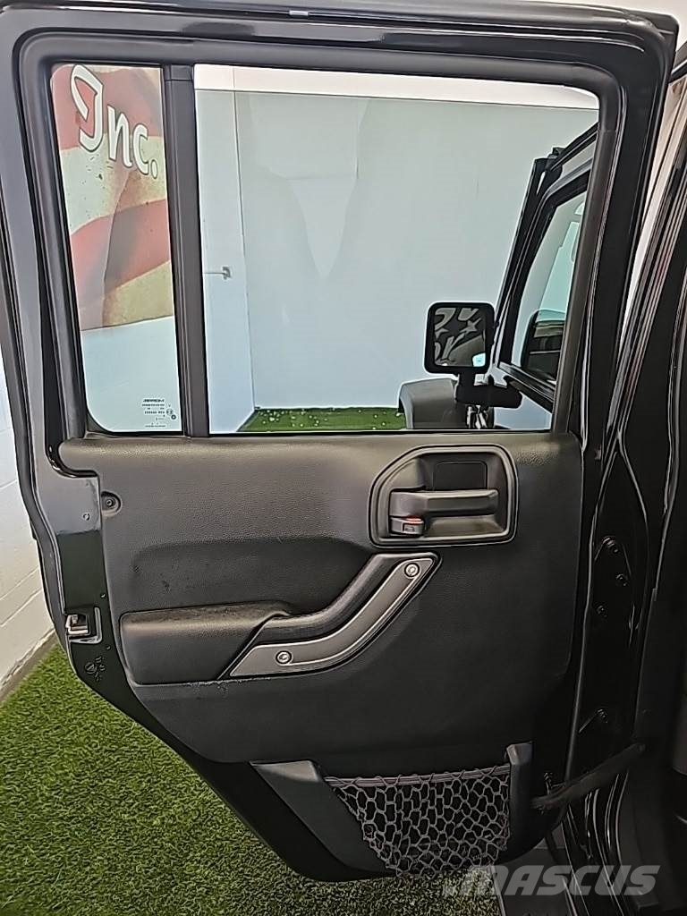 Jeep Wrangler JK Unlimited Otomobiller