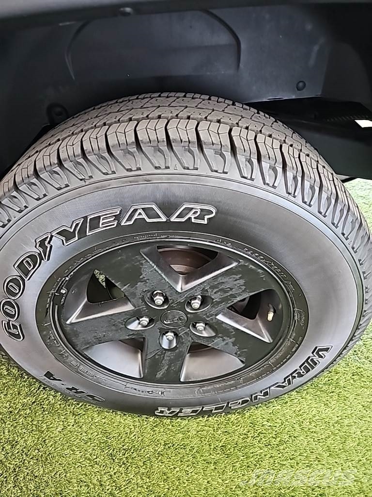 Jeep Wrangler JK Unlimited Otomobiller