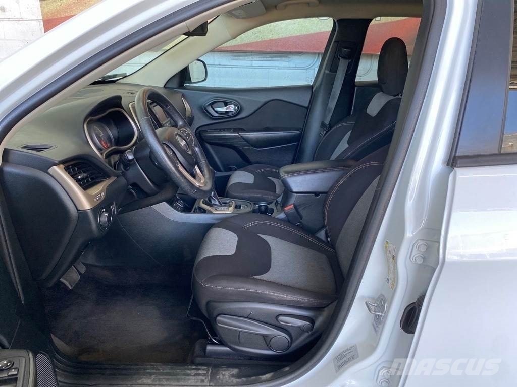 Jeep Cherokee Otomobiller
