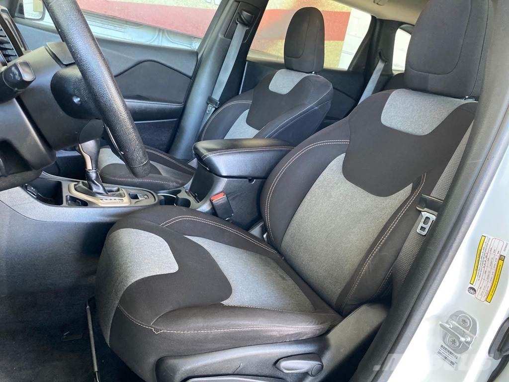 Jeep Cherokee Otomobiller