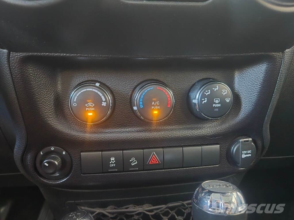 Jeep Wrangler JK Otomobiller