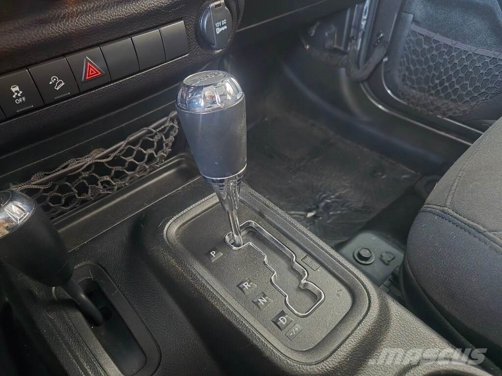 Jeep Wrangler JK Otomobiller