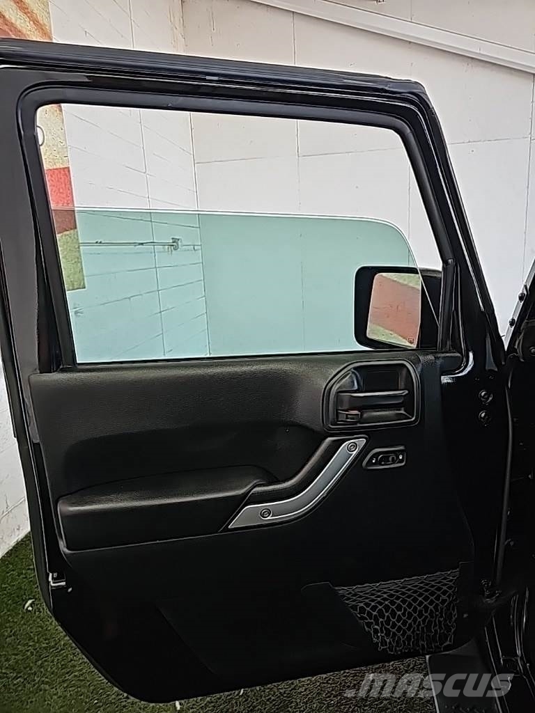 Jeep Wrangler JK Unlimited Otomobiller