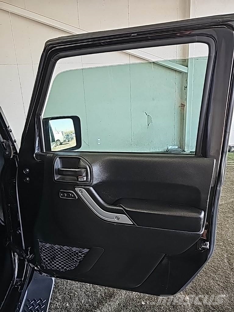 Jeep Wrangler JK Unlimited Otomobiller