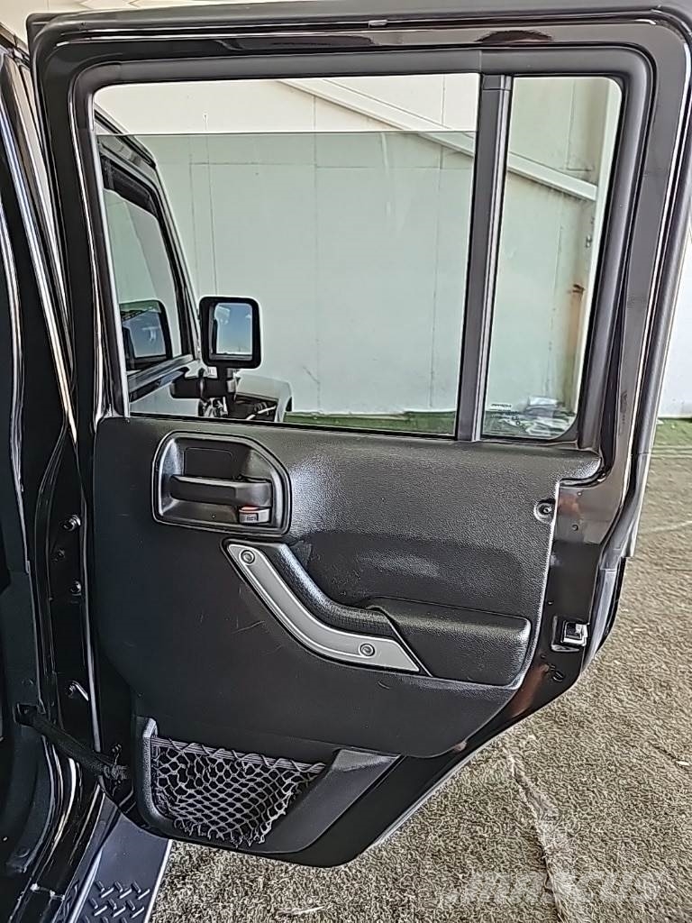Jeep Wrangler JK Unlimited Otomobiller