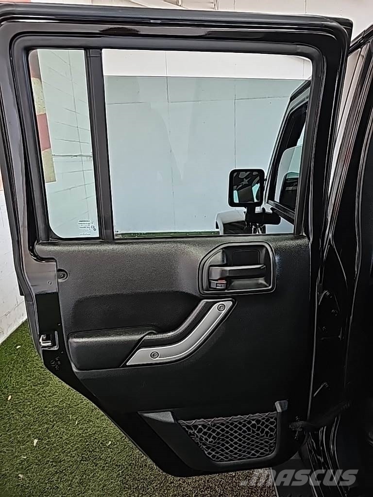 Jeep Wrangler JK Unlimited Otomobiller