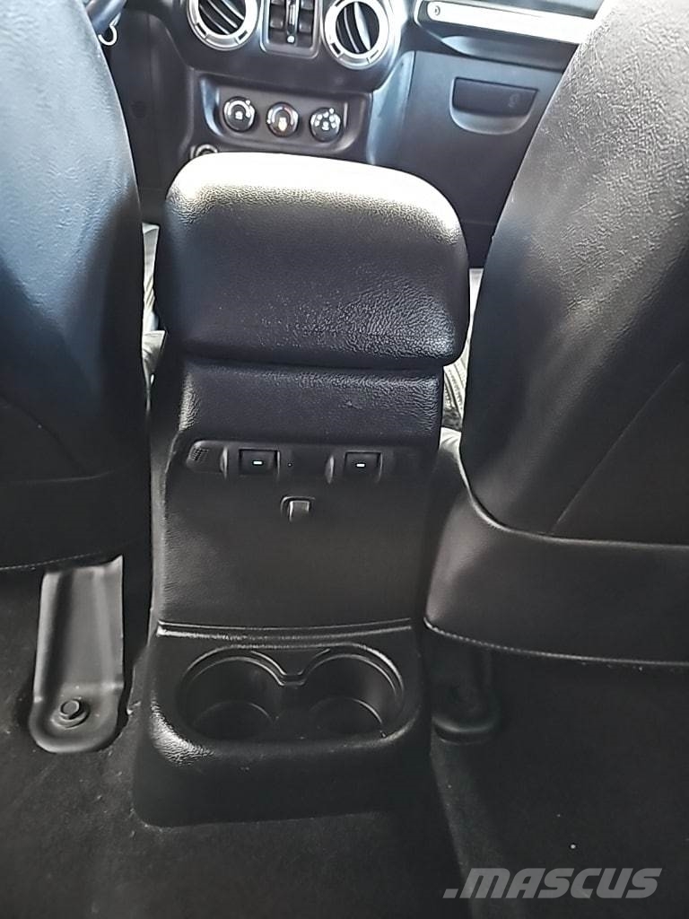 Jeep Wrangler JK Unlimited Otomobiller