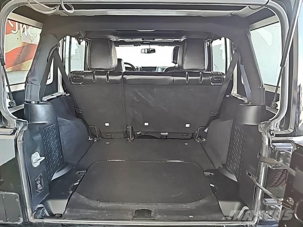 Jeep Wrangler JK Unlimited Otomobiller
