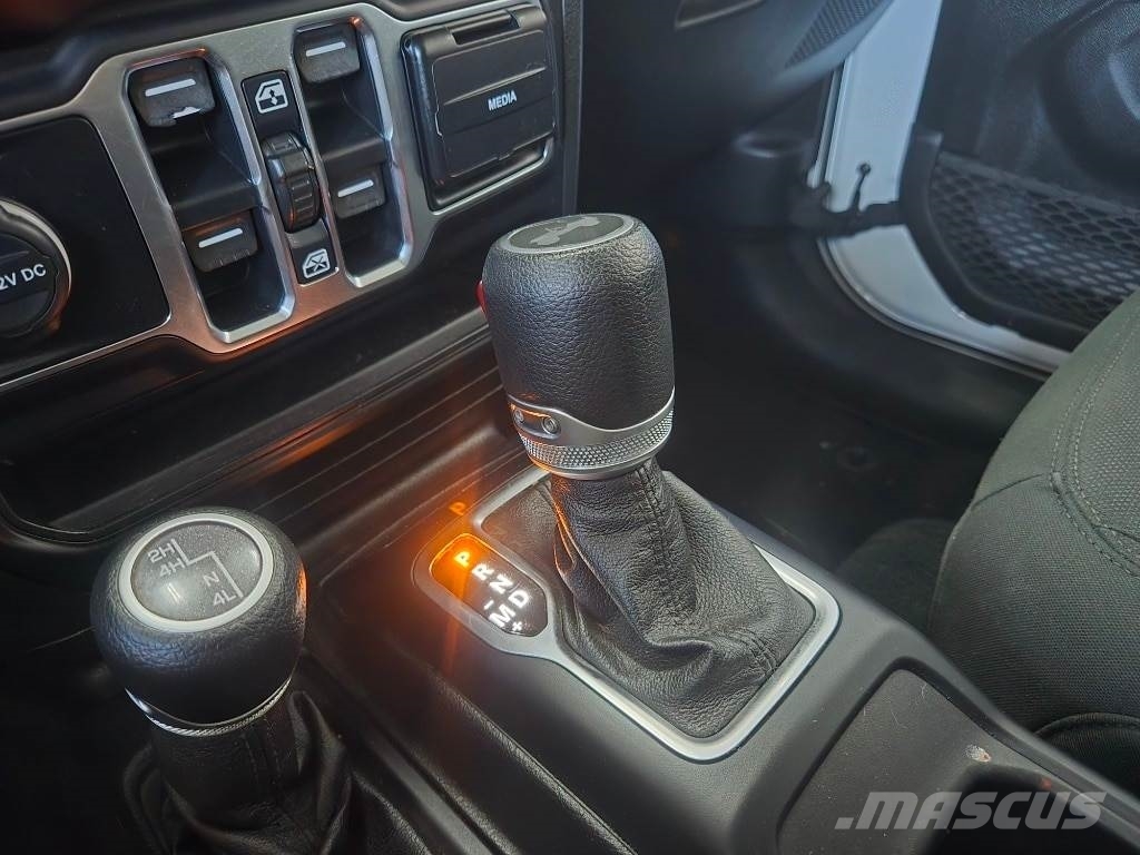 Jeep Wrangler Otomobiller
