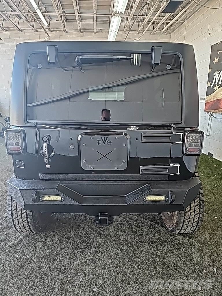 Jeep Wrangler JK Unlimited Otomobiller