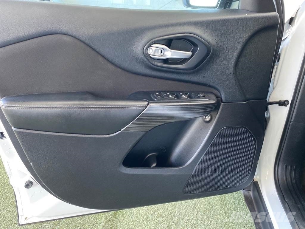Jeep Cherokee Otomobiller