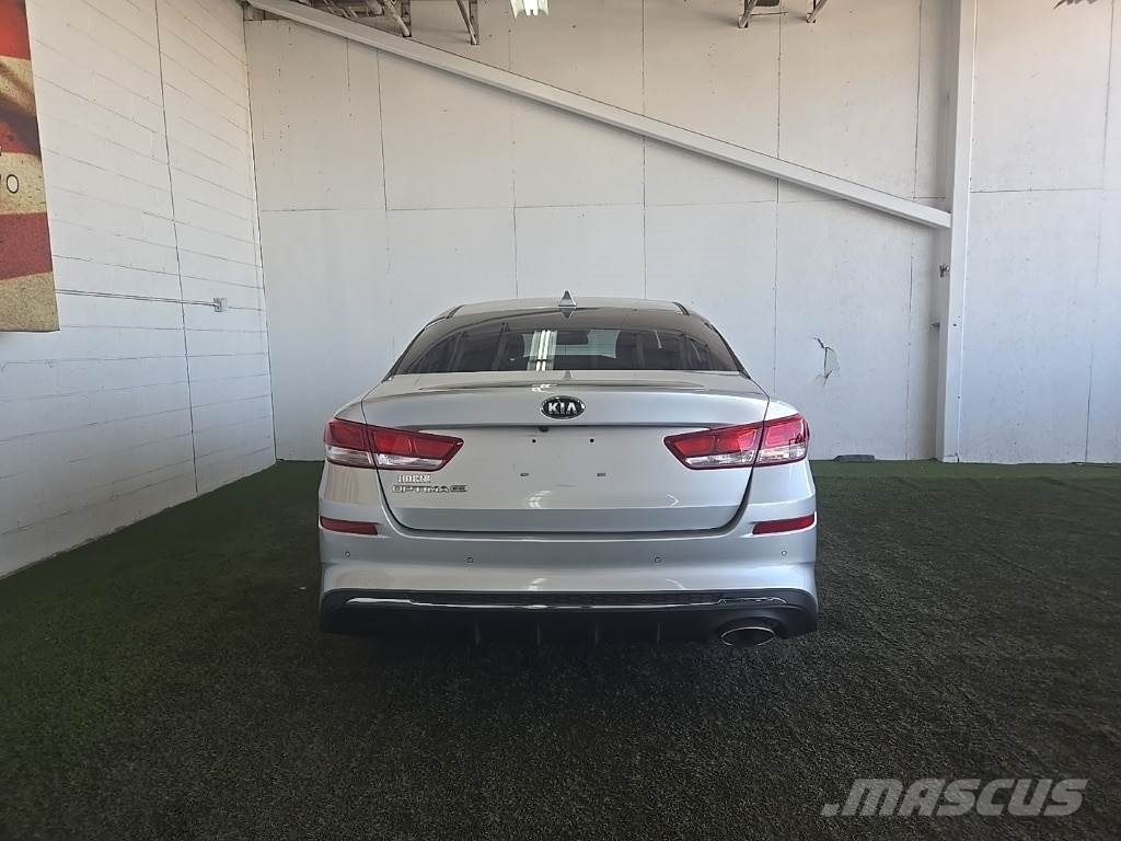 Kia Optima PKWs