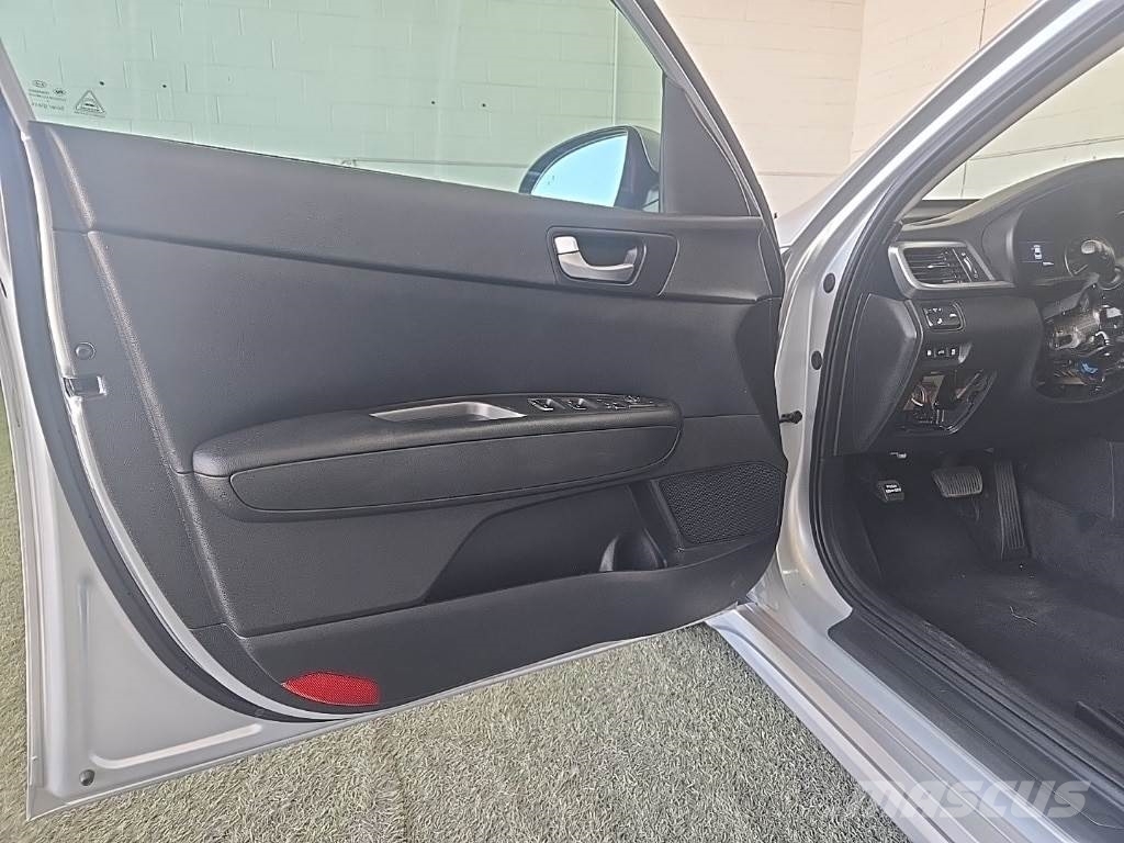 Kia Optima PKWs