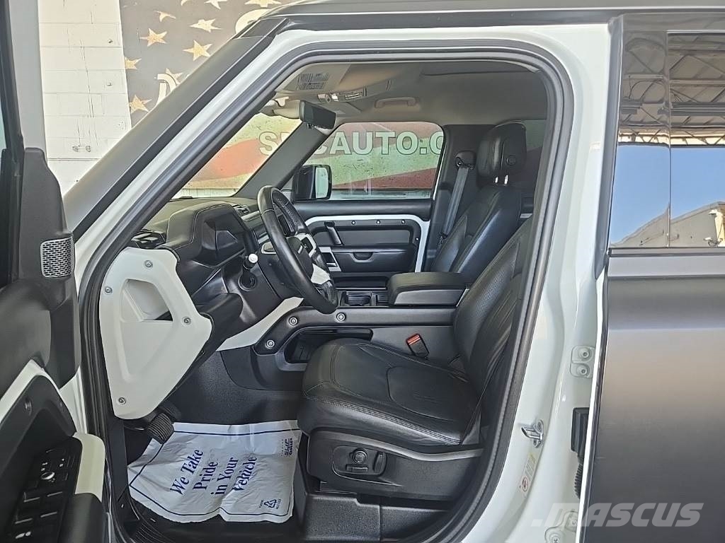 Land Rover Defender Avtomobili