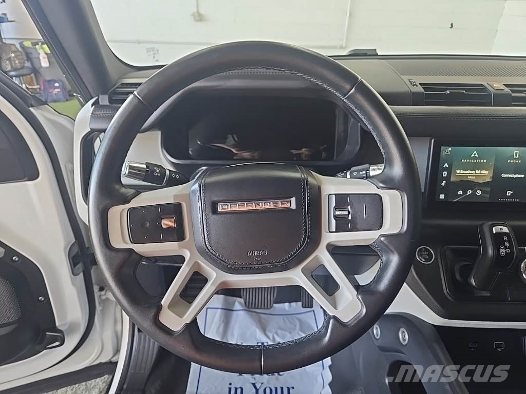 Land Rover Defender Avtomobili