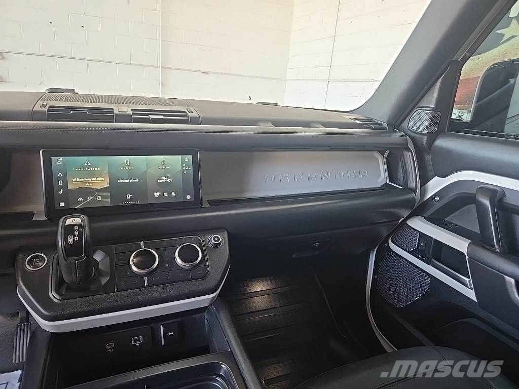 Land Rover Defender Avtomobili