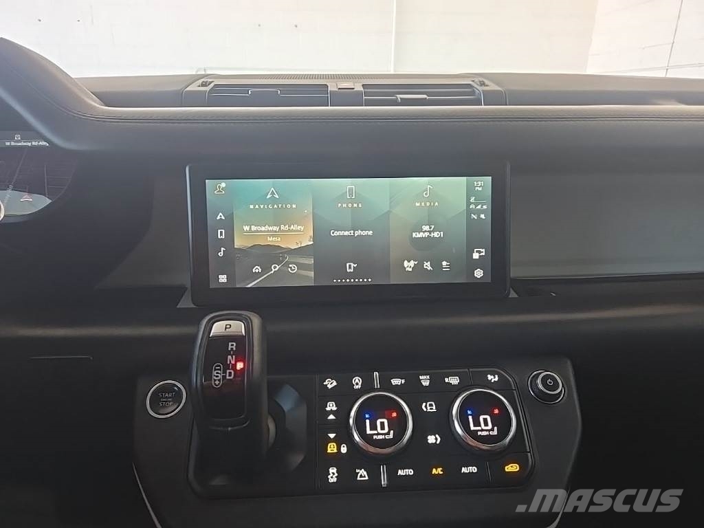 Land Rover Defender Avtomobili