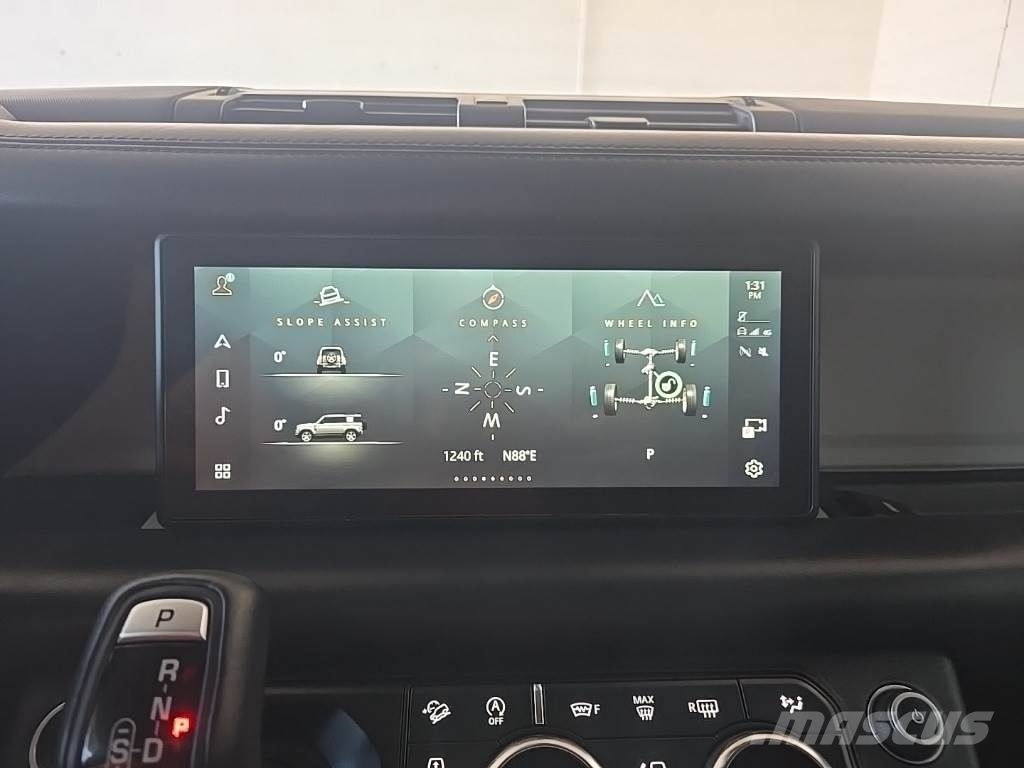 Land Rover Defender Avtomobili
