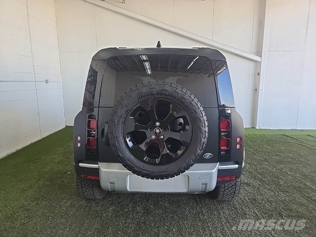 Land Rover Defender Avtomobili