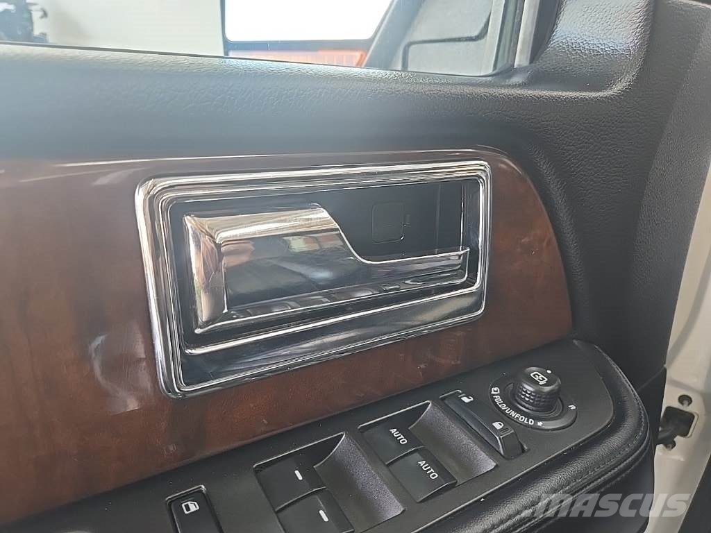 Lincoln Navigator 汽车