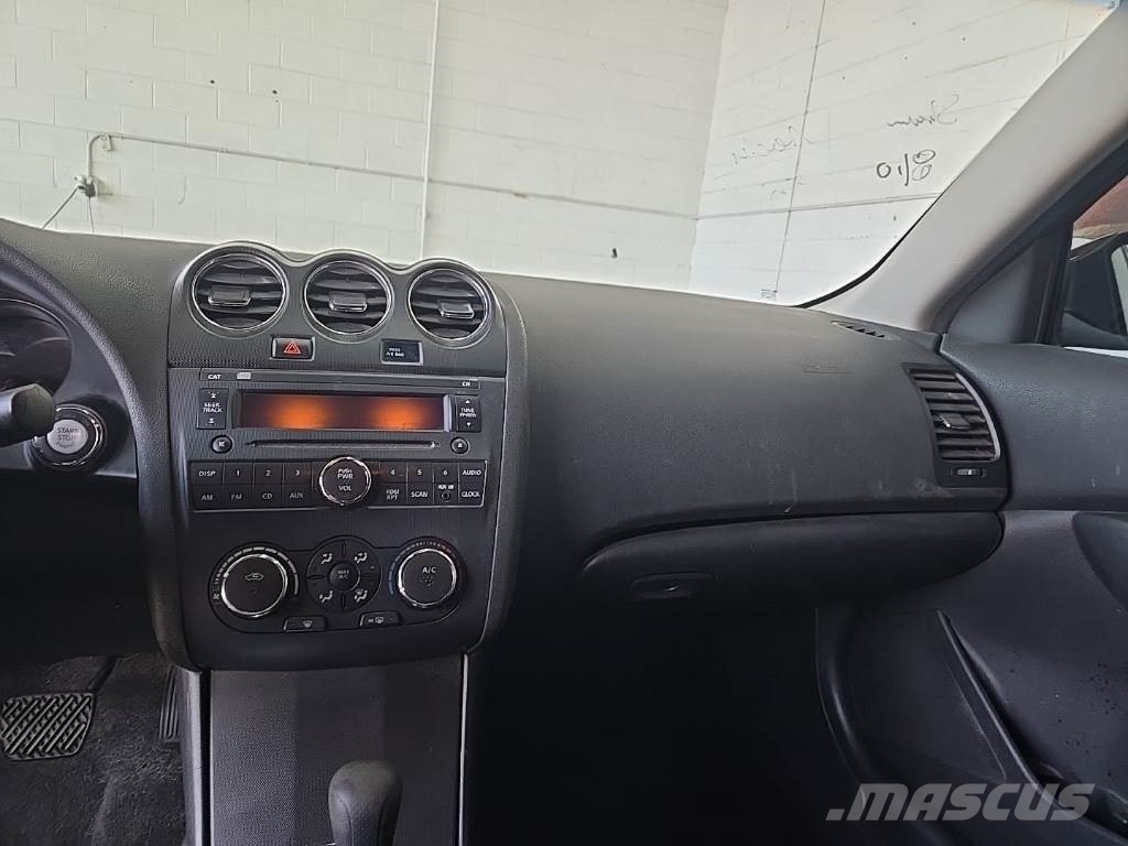 Nissan Altima Voiture