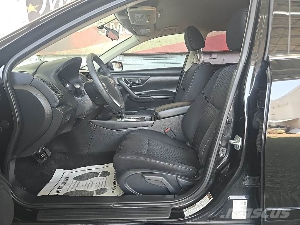 Nissan Altima Voiture