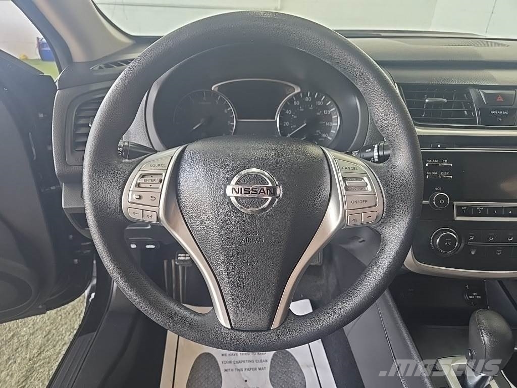 Nissan Altima Voiture